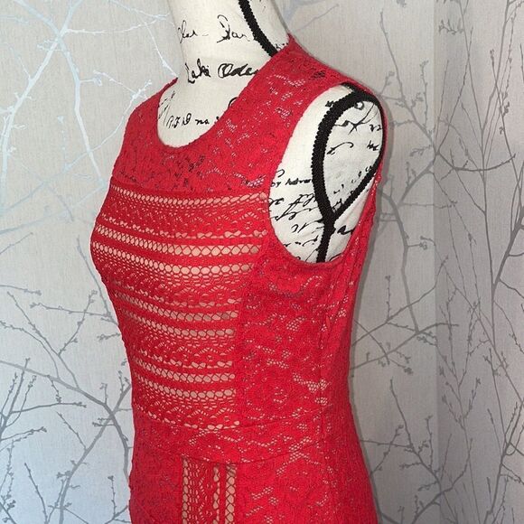 BCBGMAXAZRIA Red Lace Sheath Dress Knit Overlay Cocktail Party Size M - Picture 3 of 5